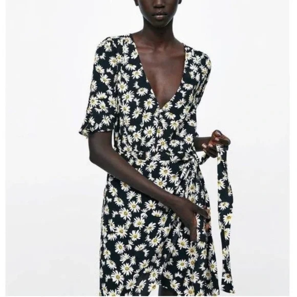 Zara Daisy Faux  Wrap Dress Button Front deep  V Neck Floral Size M - Picture 3 of 9
